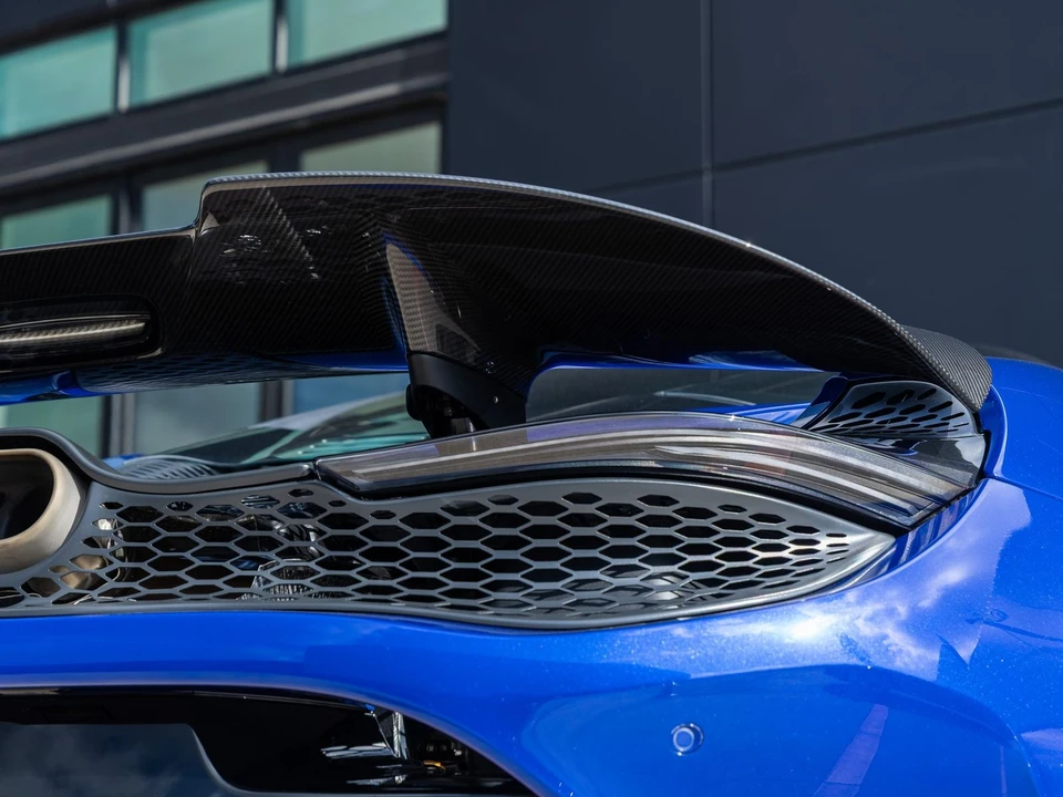 2026 McLaren 750S - Image 18 of 31