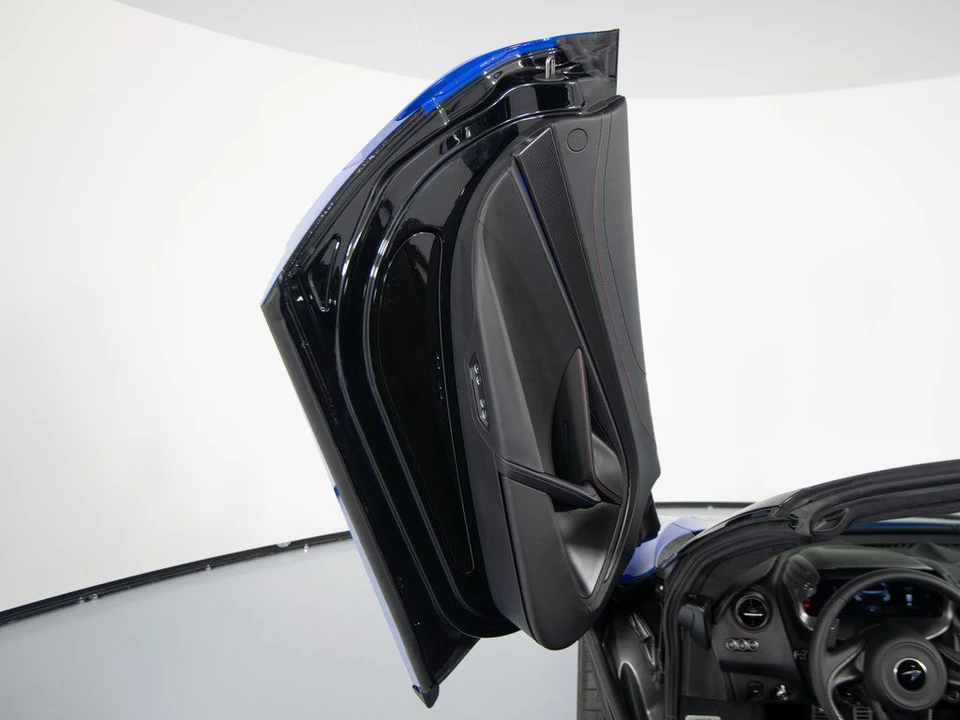 2026 McLaren 750S Spider - Image 11 of 31