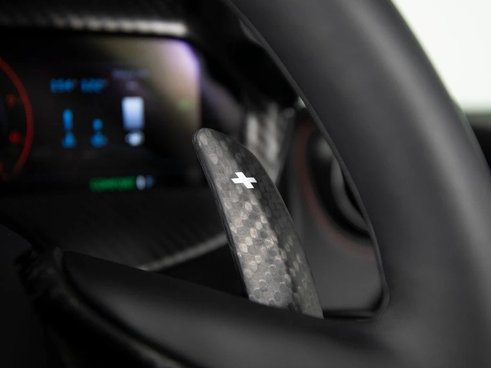 2026 McLaren 750S Spider - Image 18 of 31