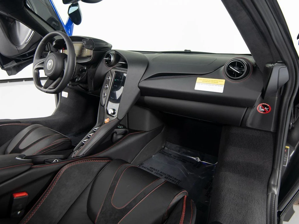 2026 McLaren 750S Spider - Image 27 of 31