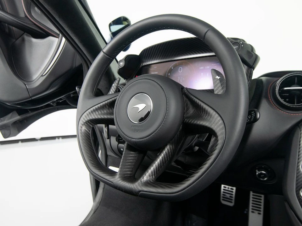 2026 McLaren 750S Spider - Image 29 of 31
