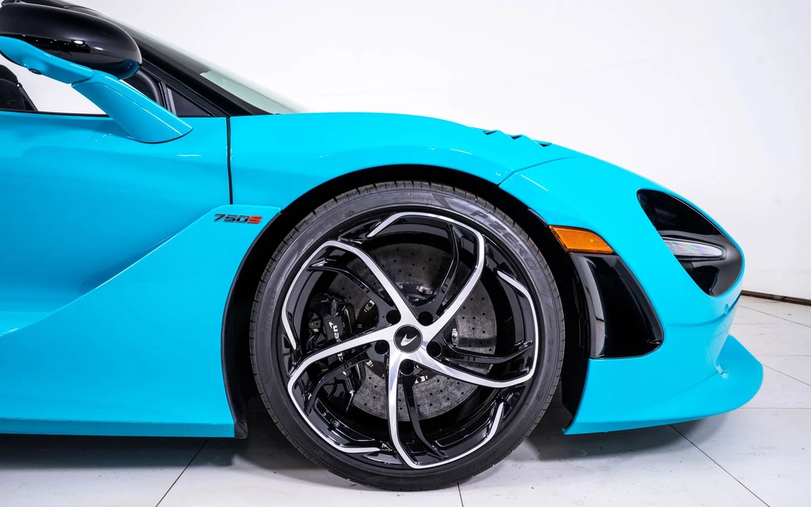 2026 McLaren 750S Spider - Image 19 of 25