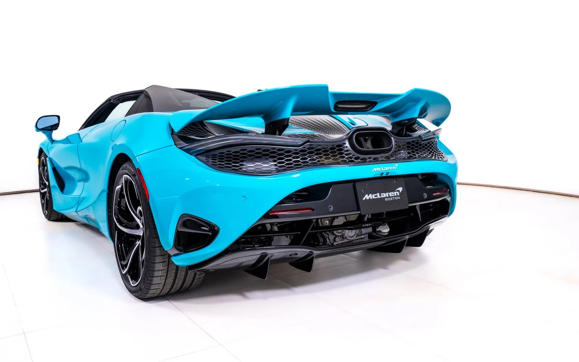 2026 McLaren 750S Spider - Image 13 of 25