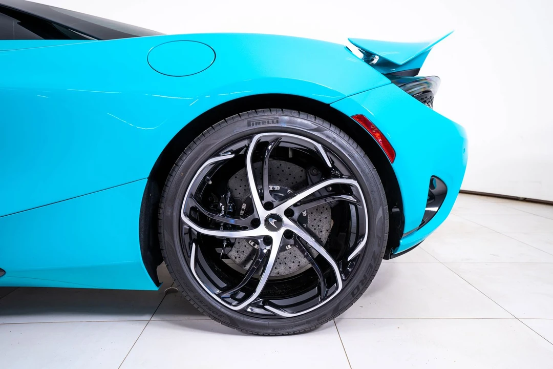 2026 McLaren 750S Spider - Image 17 of 25