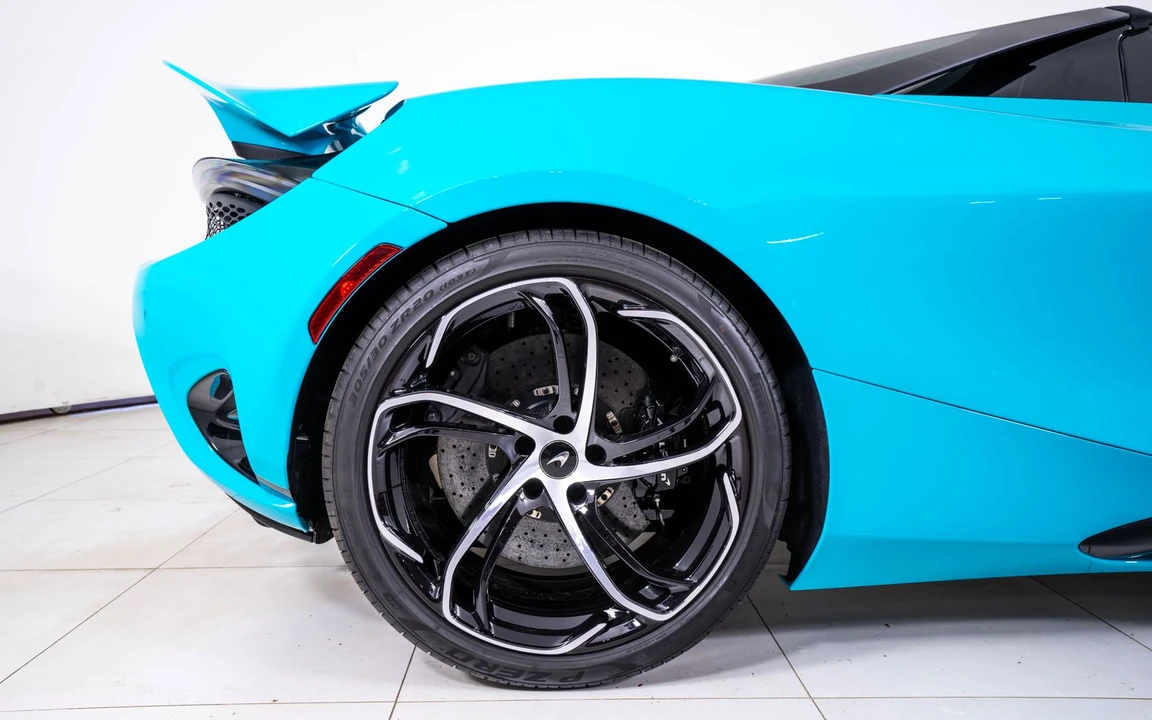 2026 McLaren 750S Spider - Image 18 of 25