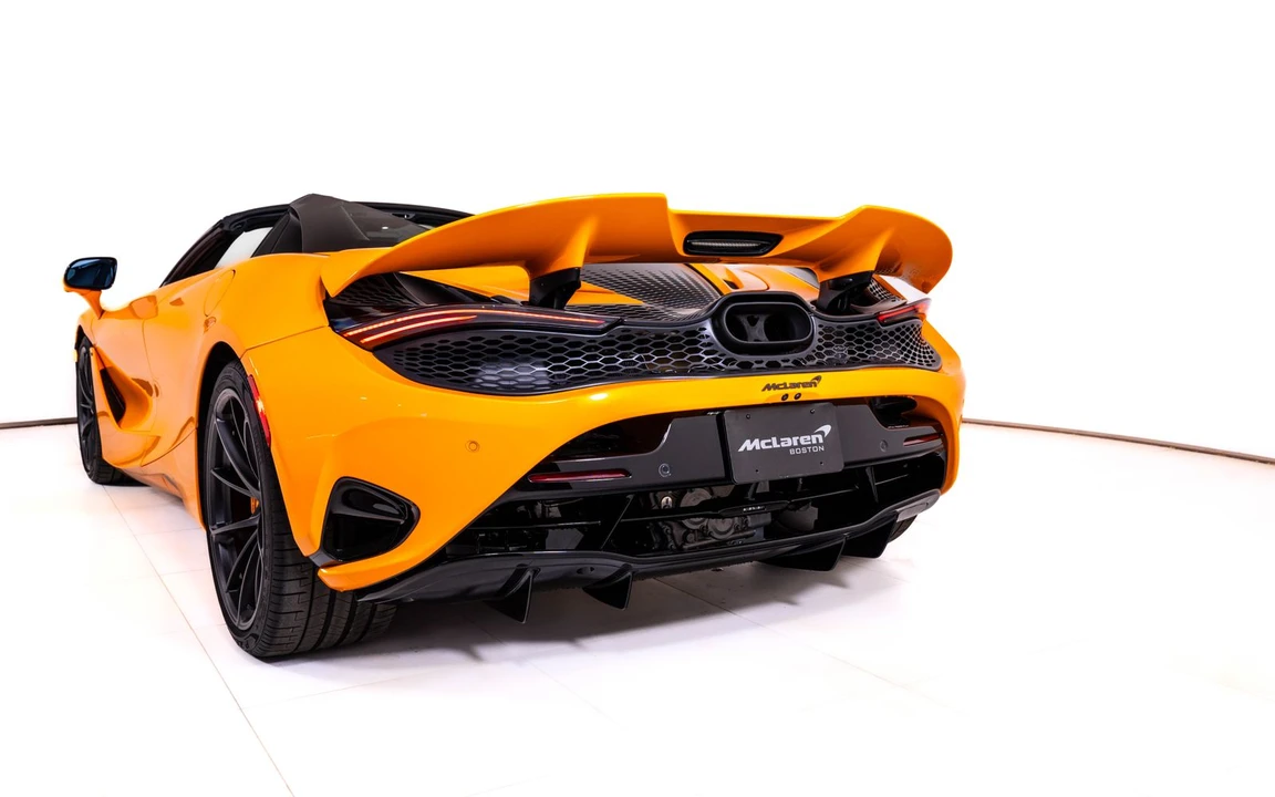 2026 McLaren 750S Spider - Image 13 of 25