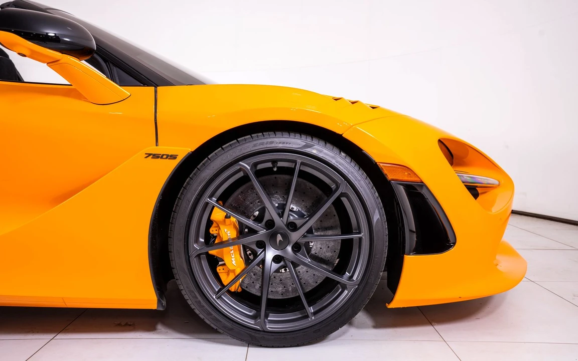 2026 McLaren 750S Spider - Image 19 of 25