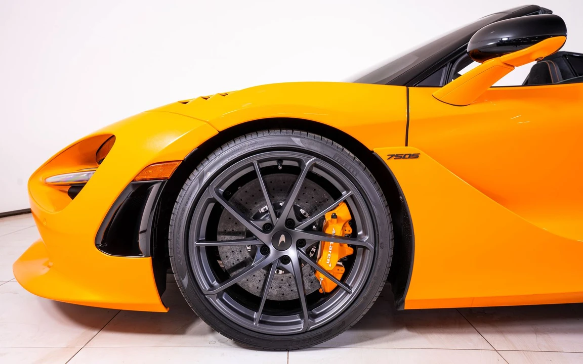 2026 McLaren 750S Spider - Image 16 of 25