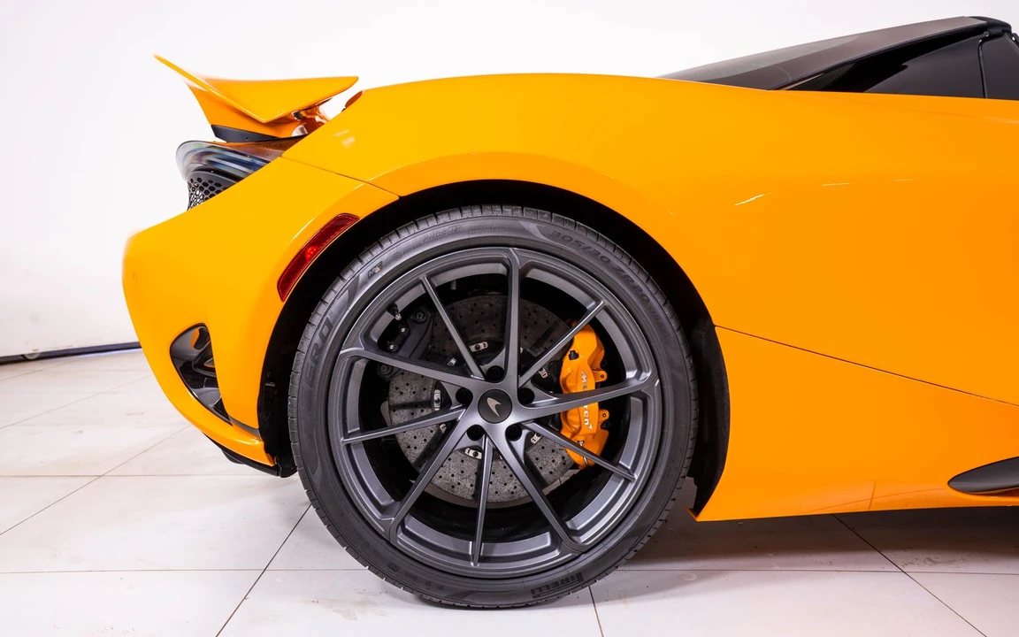2026 McLaren 750S Spider - Image 18 of 25