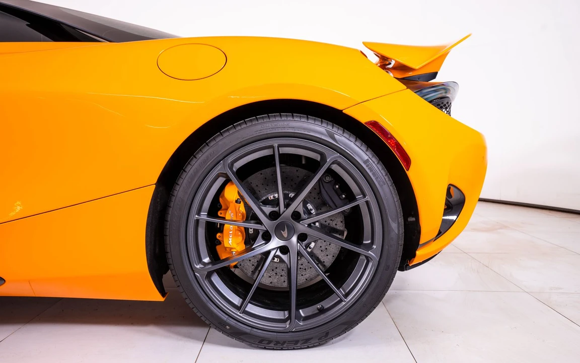 2026 McLaren 750S Spider - Image 17 of 25