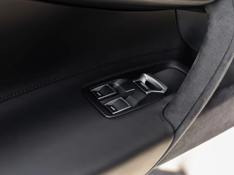 2026 McLaren 750S Coupe - Image 27 of 31