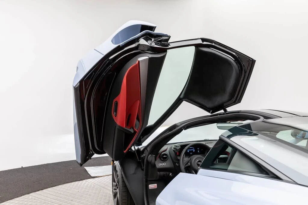 2026 McLaren 750S Coupe - Image 22 of 31