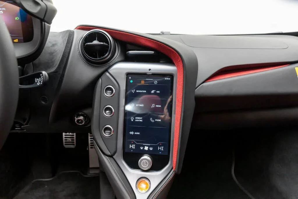 2026 McLaren 750S Coupe - Image 15 of 31