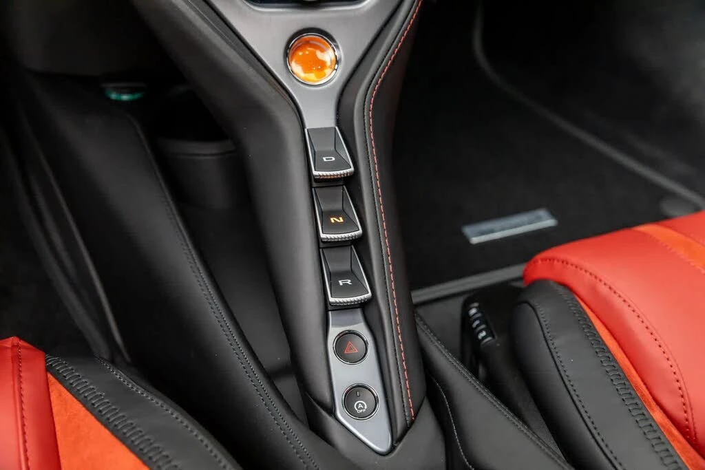 2026 McLaren 750S Coupe - Image 16 of 31