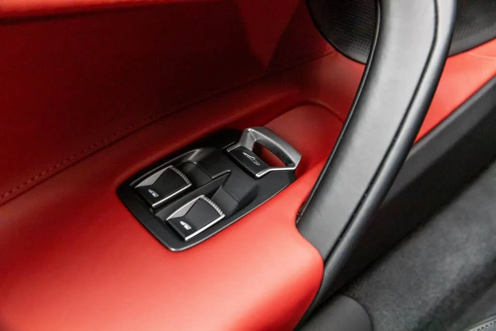 2026 McLaren 750S Coupe - Image 28 of 31