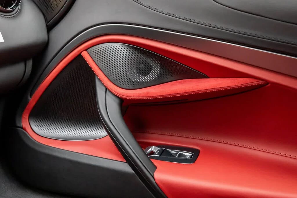 2026 McLaren 750S Coupe - Image 27 of 31