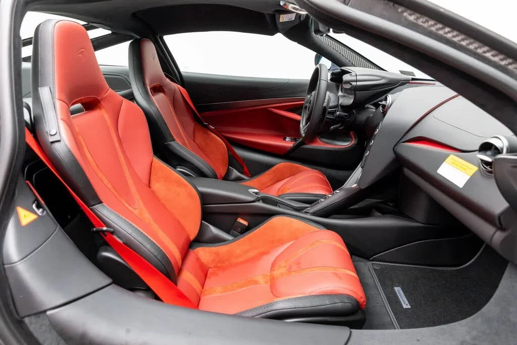 2026 McLaren 750S Coupe - Image 13 of 31