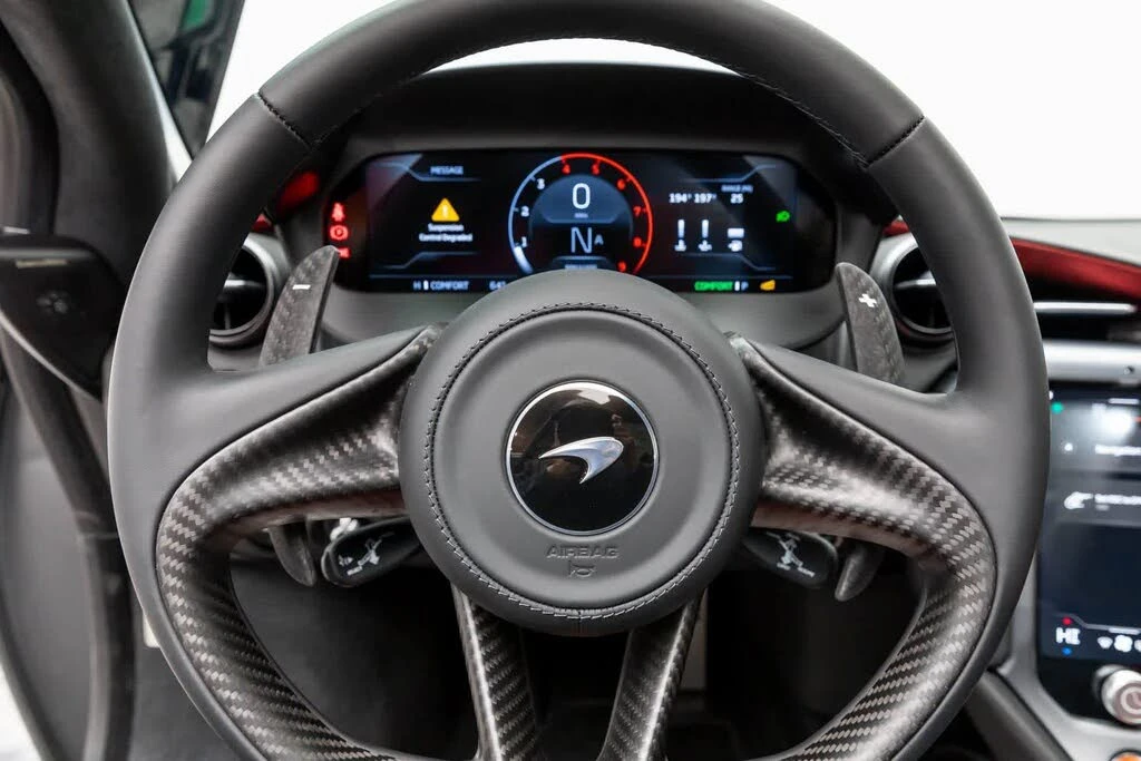 2026 McLaren 750S Coupe - Image 14 of 31