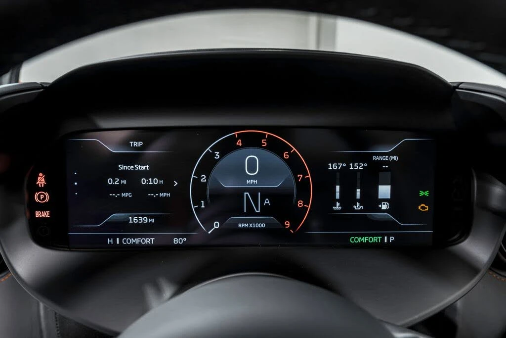 2026 McLaren 750S Coupe - Image 14 of 31