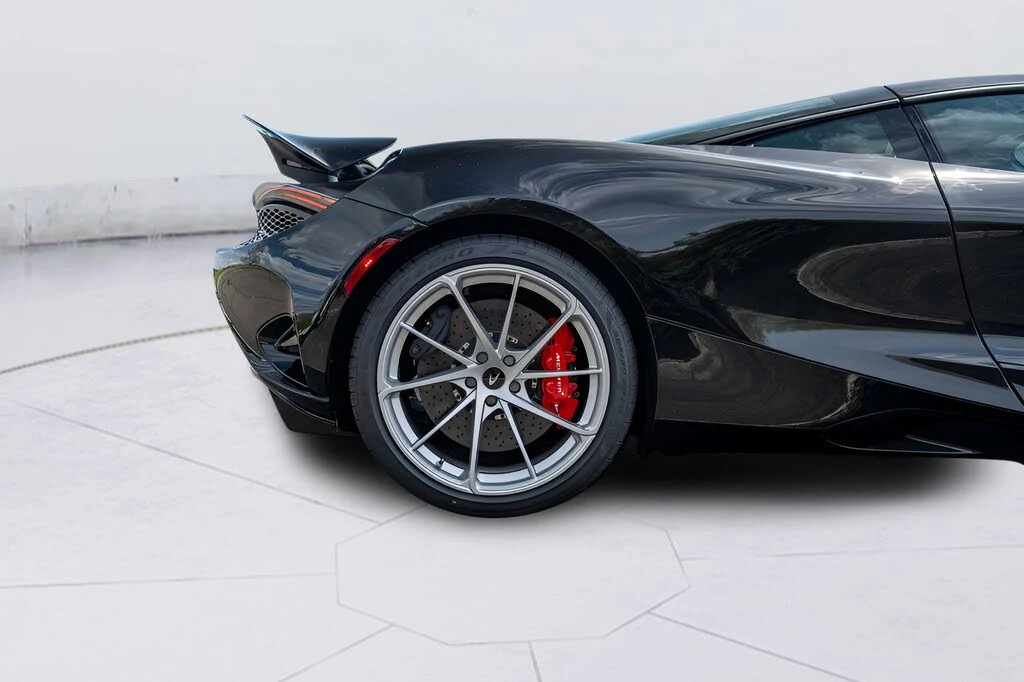 2026 McLaren 750S Coupe - Image 20 of 31