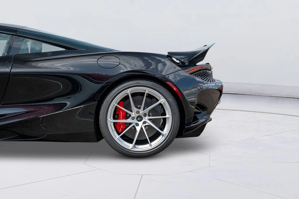 2026 McLaren 750S Coupe - Image 18 of 31