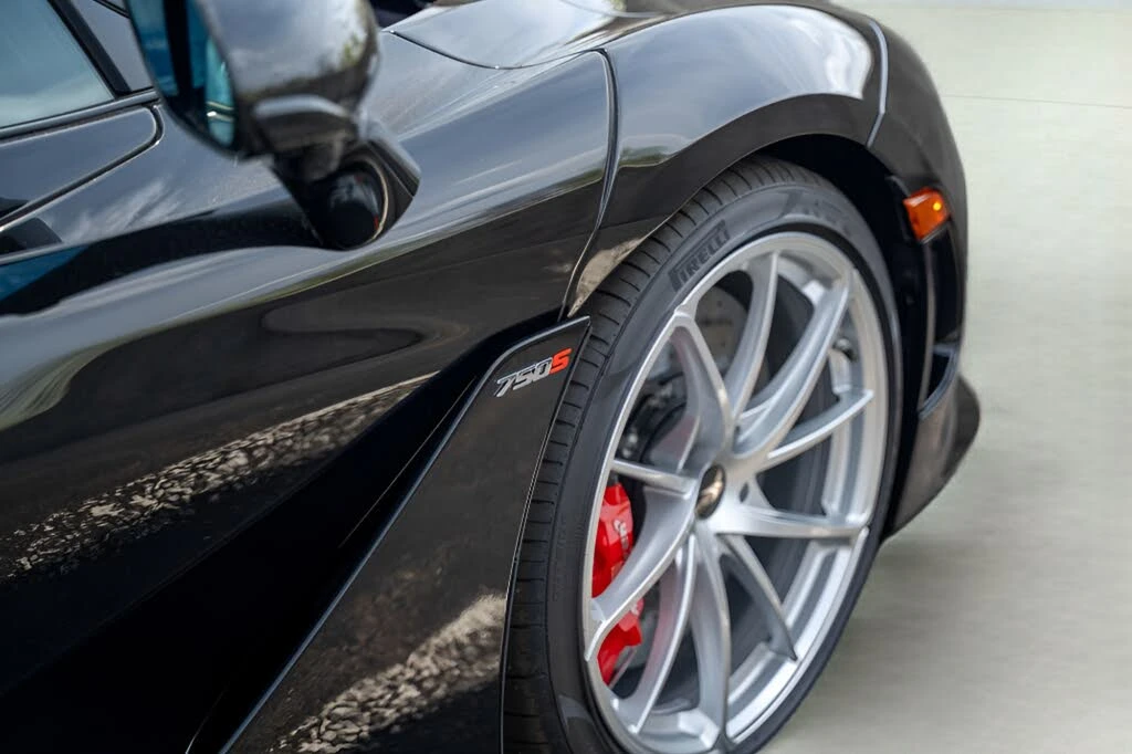 2026 McLaren 750S Coupe - Image 22 of 31