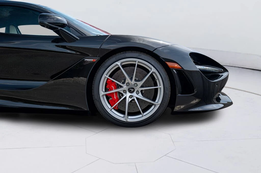 2026 McLaren 750S Coupe - Image 19 of 31
