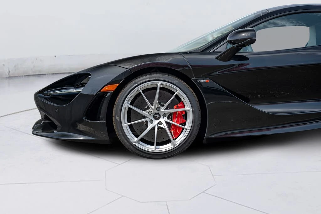 2026 McLaren 750S Coupe - Image 17 of 31