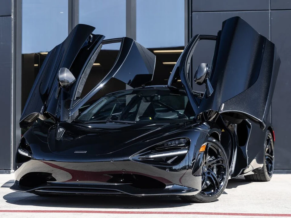 2026 McLaren 750S Coupe - Image 2 of 31