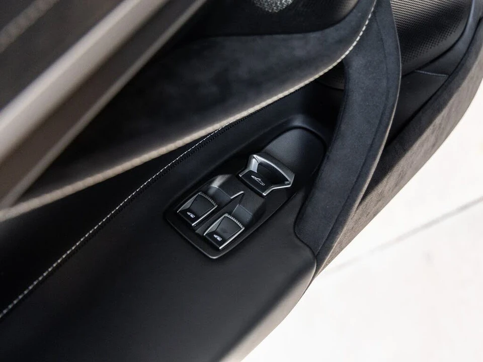 2026 McLaren 750S Coupe - Image 27 of 31