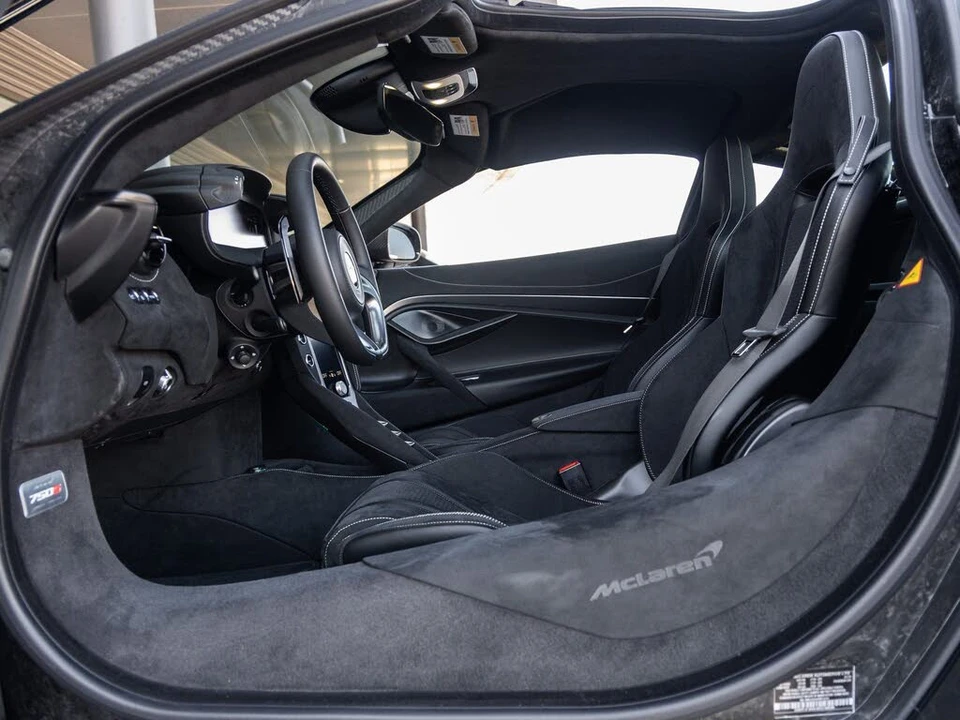 2026 McLaren 750S Coupe - Image 28 of 31
