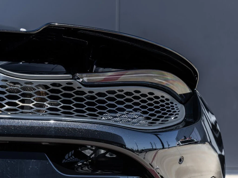 2026 McLaren 750S Coupe - Image 13 of 31