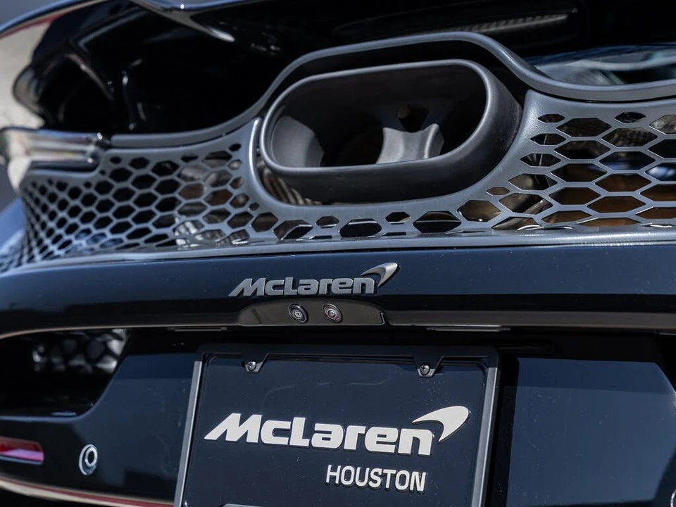 2026 McLaren 750S Coupe - Image 14 of 31