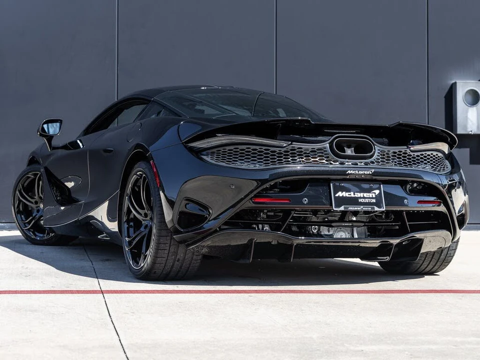 2026 McLaren 750S Coupe - Image 7 of 31