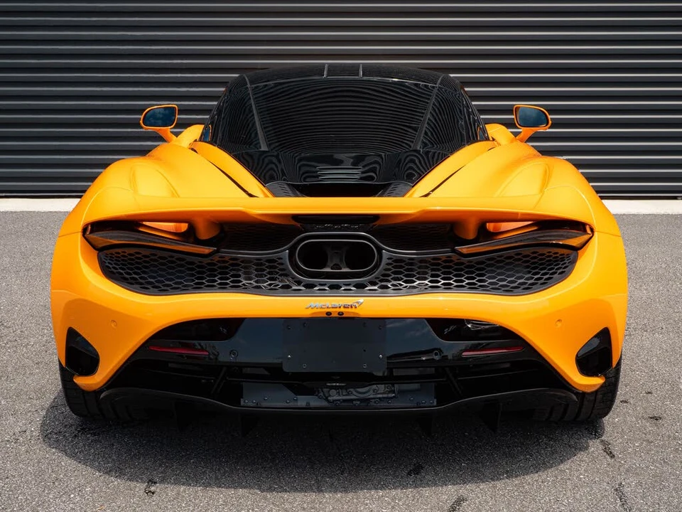 2026 McLaren 750S Coupe - Image 19 of 25