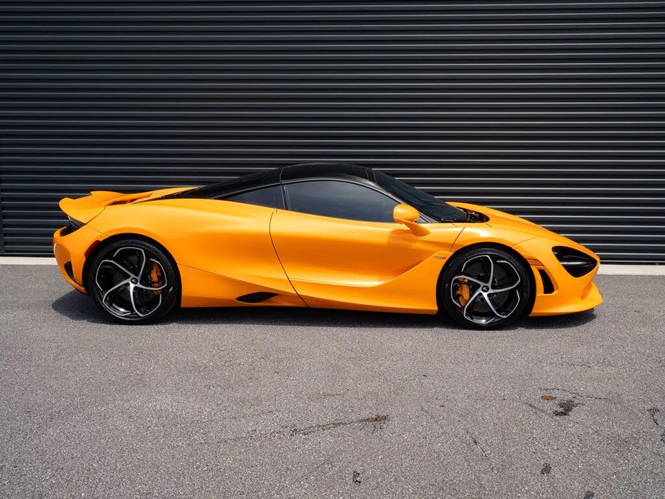 2026 McLaren 750S Coupe - Image 17 of 25