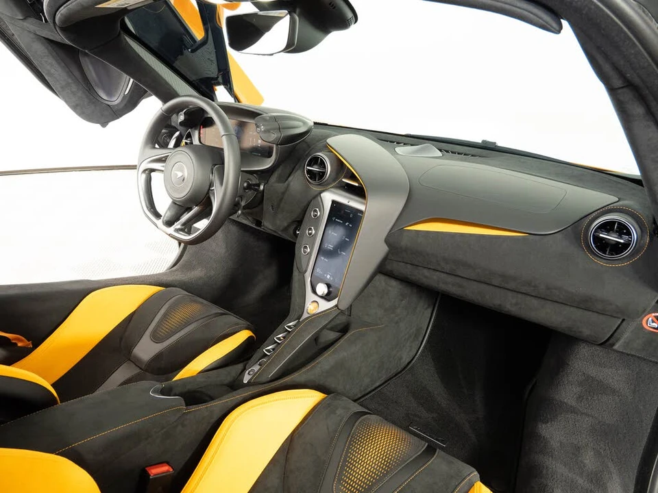 2026 McLaren 750S Coupe - Image 15 of 25