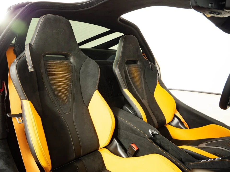 2026 McLaren 750S Coupe - Image 14 of 25