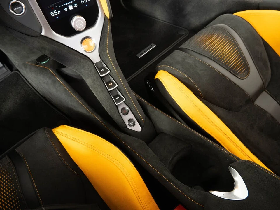 2026 McLaren 750S Coupe - Image 13 of 25
