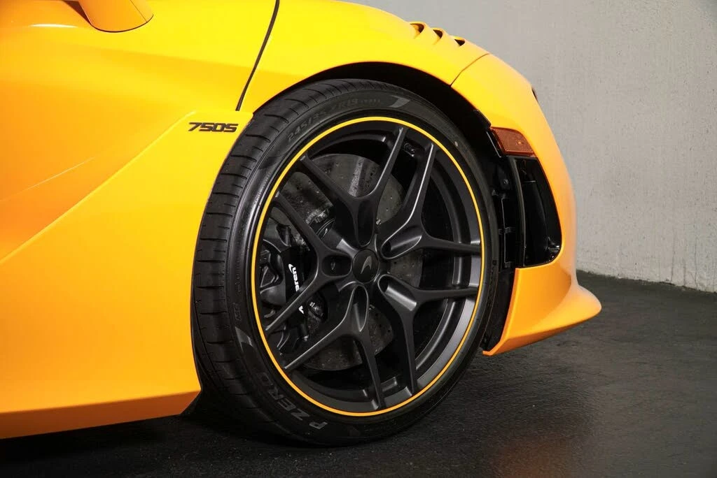 2026 McLaren 750S Coupe - Image 9 of 31