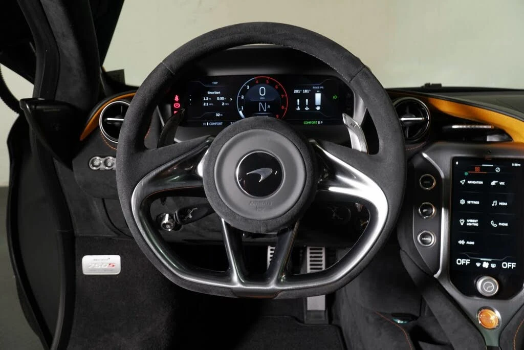 2026 McLaren 750S Coupe - Image 11 of 31
