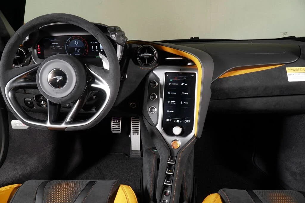 2026 McLaren 750S Coupe - Image 10 of 31