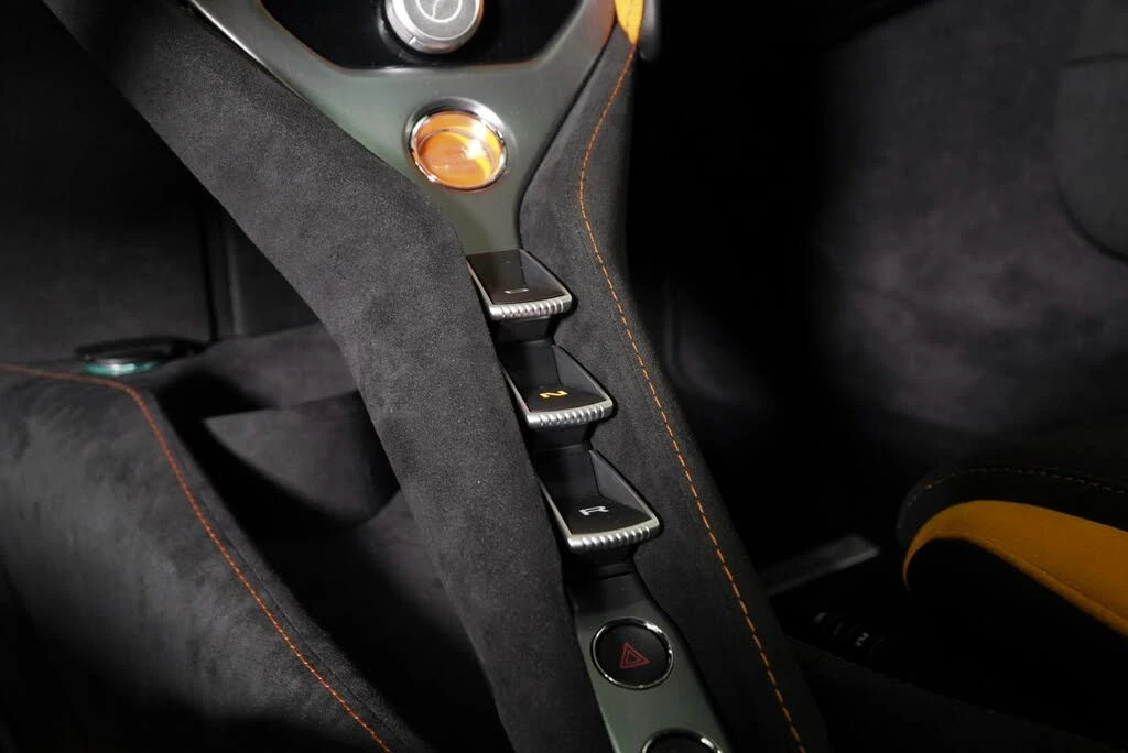 2026 McLaren 750S Coupe - Image 22 of 31