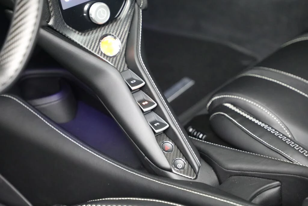2026 McLaren 750S Coupe - Image 22 of 29