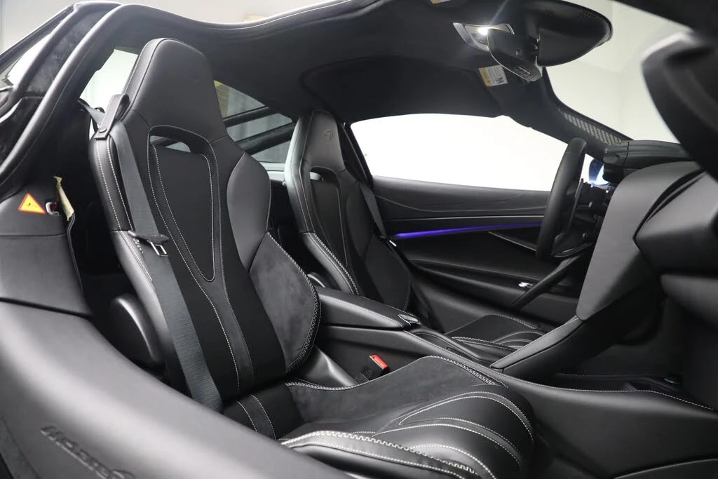 2026 McLaren 750S Coupe - Image 19 of 29