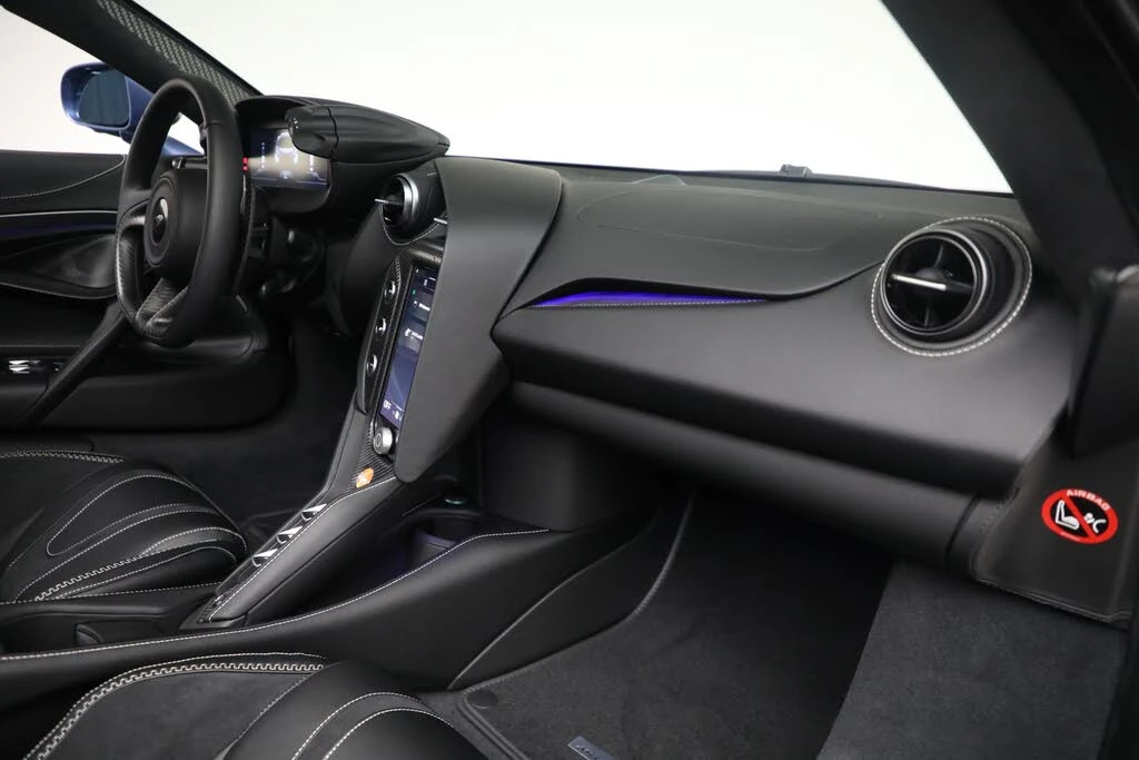 2026 McLaren 750S Coupe - Image 21 of 29