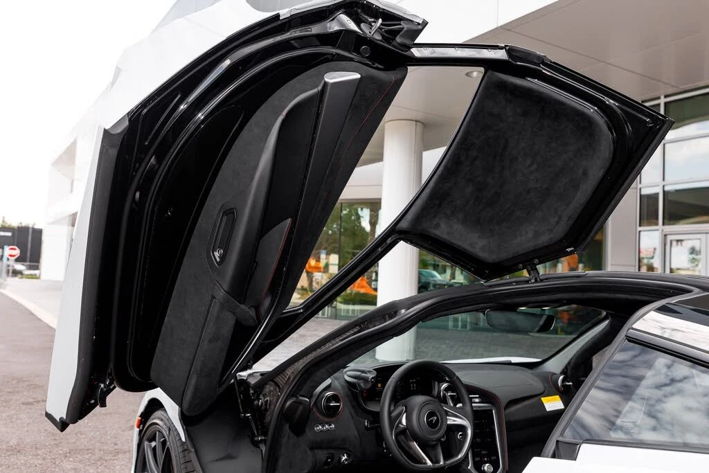 2026 McLaren 750S Coupe - Image 30 of 31