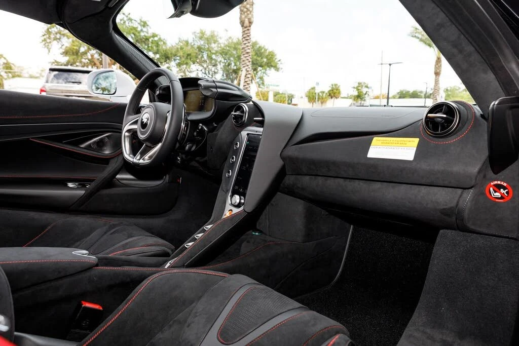 2026 McLaren 750S Coupe - Image 21 of 31