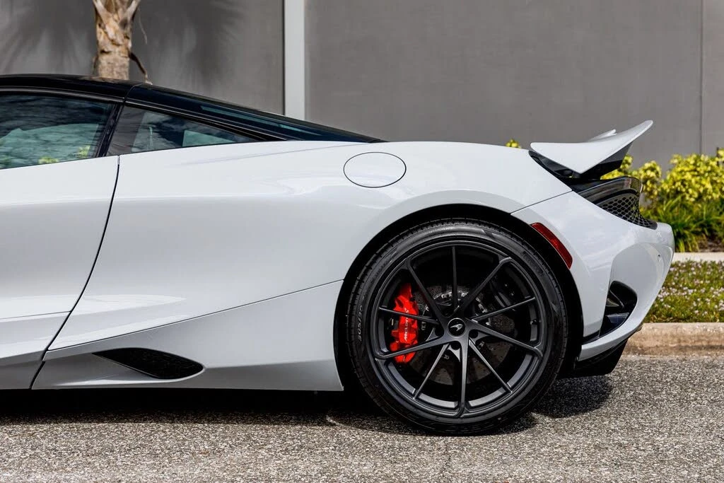 2026 McLaren 750S Coupe - Image 5 of 31