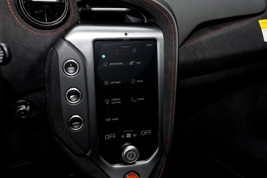 2026 McLaren 750S Coupe - Image 24 of 31